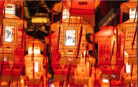 正月十五鬧元宵，歡歡喜喜享團圓！韓端機器人祝大家元宵節快樂！